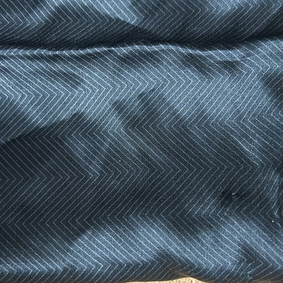 Men’s NHL silk scarf black with Chevron print square - Picture 6 of 8